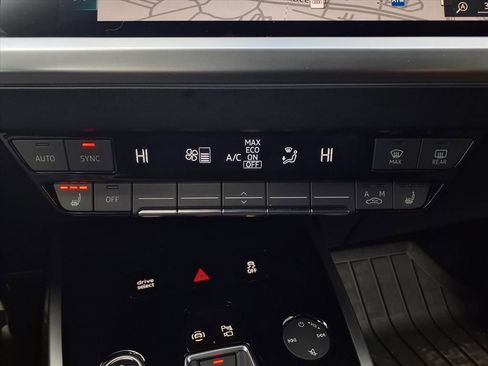 Used 2022 Audi Q4 e-tron Premium Plus w/ Premium Plus image 19