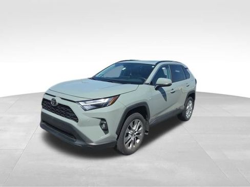 Used 2023 Toyota RAV4 XLE Premium image 4
