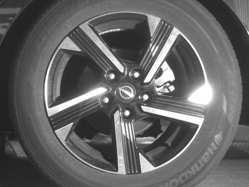Used 2025 Nissan Sentra SV FWD image 14