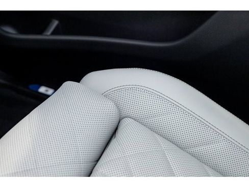 New 2026 BMW X5 xDrive40i w/ Climate Comfort Package image 64