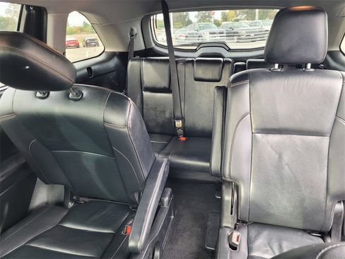 Used 2019 Toyota Highlander XLE image 14