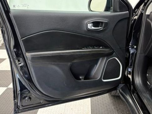 Used 2020 Jeep Compass Latitude FWD image 14