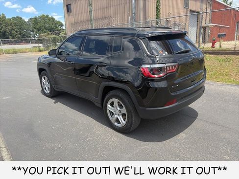 Used 2023 Jeep Compass Latitude AWD/4WD image 4