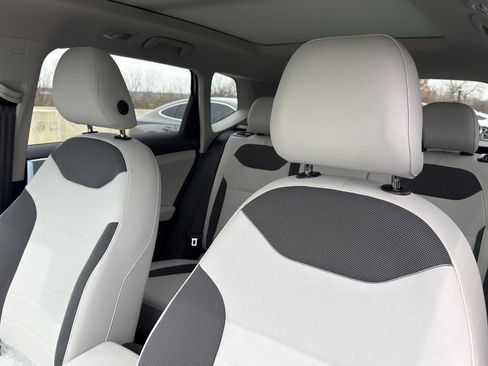 New 2026 Volkswagen Taos SE FWD image 12