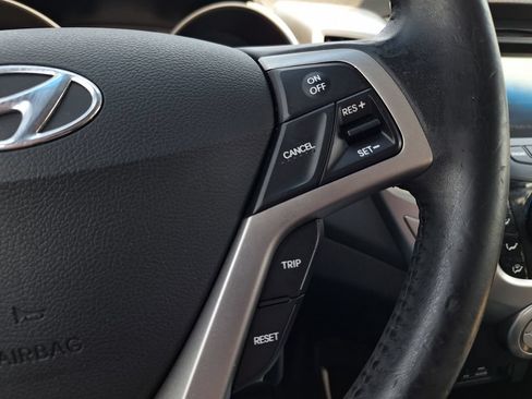Used 2012 Hyundai Veloster w/ Style Pkg FWD image 17
