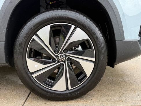New 2026 Volkswagen Taos SE AWD/4WD image 8