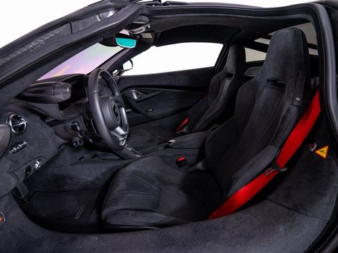 Used 2024 McLaren 750S image 18