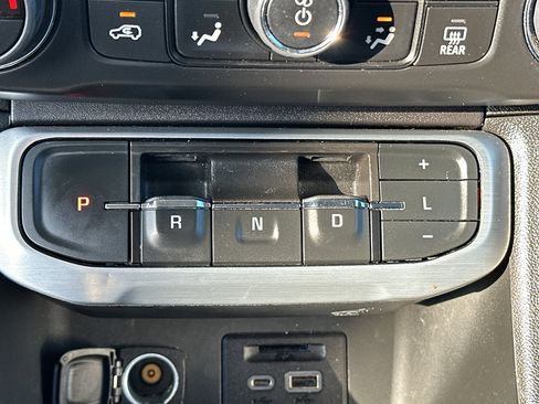 Used 2023 GMC Acadia SLT image 23