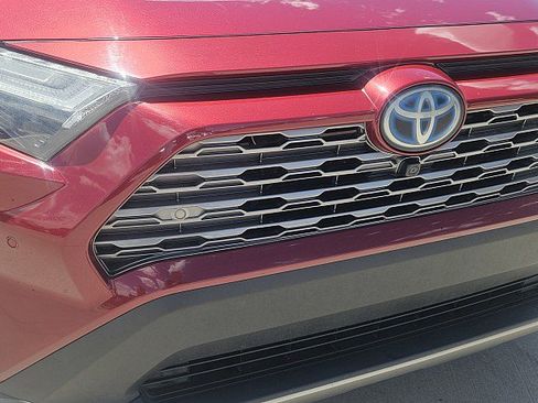 Used 2022 Toyota RAV4 Limited AWD/4WD image 4