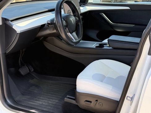 Used 2023 Tesla Model Y Long Range AWD/4WD image 5