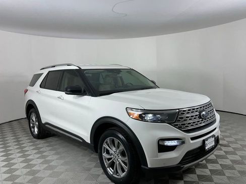 Used 2021 Ford Explorer Limited image 3