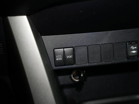 Used 2017 Toyota RAV4 XLE image 28