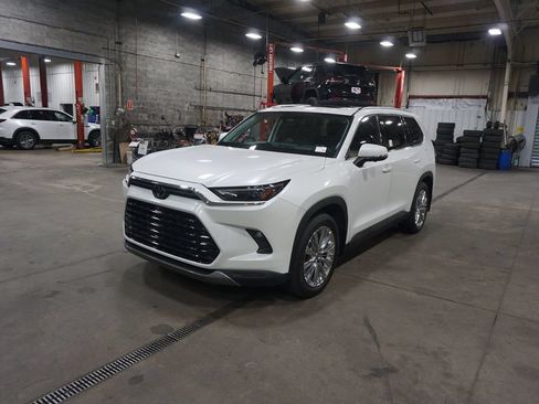Used 2024 Toyota Grand Highlander AWD image 27