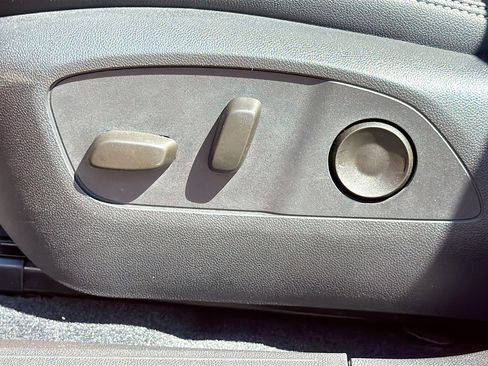 Used 2025 Chevrolet Equinox EV RS image 24