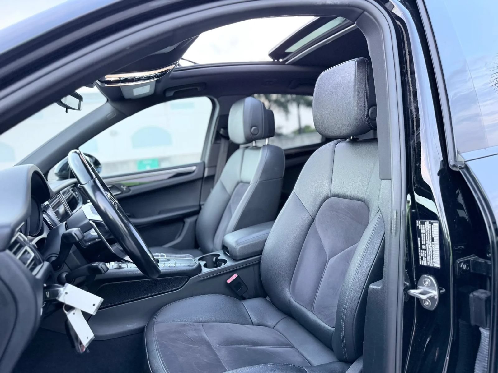 Used 2020 Porsche Macan AWD/4WD image 29