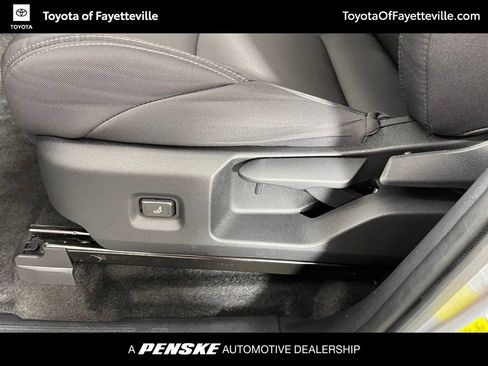 Certified 2025 Toyota Tacoma SR5 AWD/4WD image 22