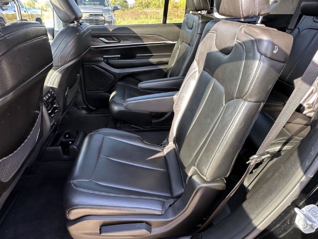 Used 2023 Jeep Grand Cherokee L Limited AWD/4WD image 11