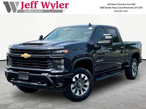 Used 2024 Chevrolet Silverado 2500 Custom AWD/4WD image 1