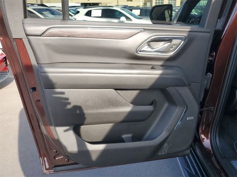 Used 2023 Chevrolet Suburban LT image 15
