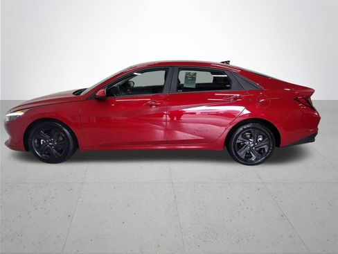 Certified 2023 Hyundai Elantra SEL w/ Preferred Accessory Package FWD image 11
