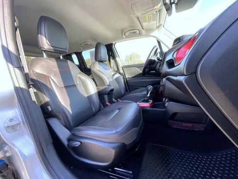 Used 2018 Jeep Renegade Trailhawk AWD/4WD image 15