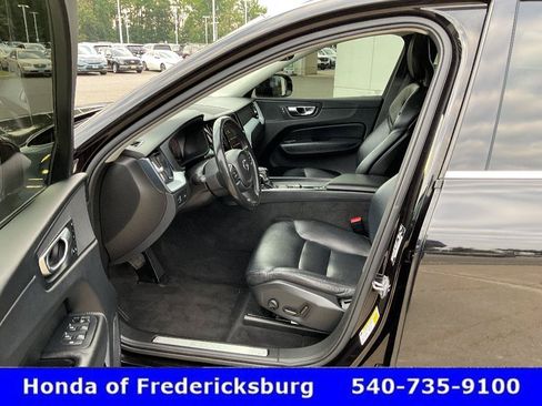 Used 2018 Volvo XC60 T6 Momentum w/ Advanced Package AWD/4WD image 34