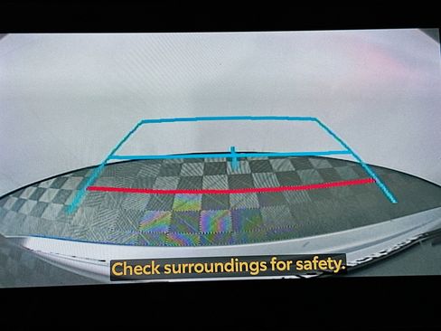 Used 2023 Toyota Highlander LE image 25