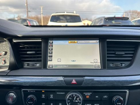 Used 2017 Kia Cadenza Limited image 24