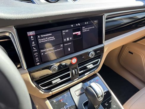 Used 2026 Porsche Macan AWD/4WD image 32