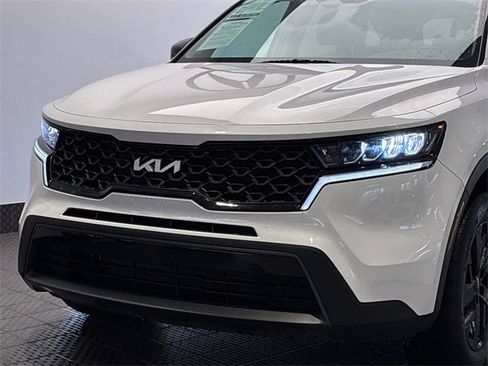 Used 2023 Kia Sorento S image 7
