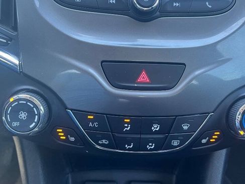 Used 2018 Chevrolet Cruze LT w/ Convenience Package FWD image 17