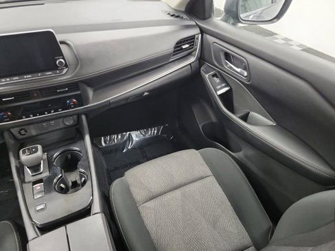 Used 2025 Nissan Rogue SV FWD image 15