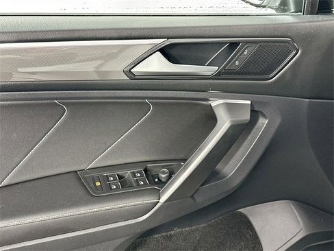 Used 2023 Volkswagen Tiguan SE R-Line image 25