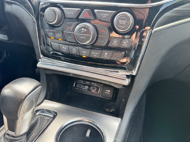 Used 2020 Jeep Grand Cherokee Limited AWD/4WD image 21