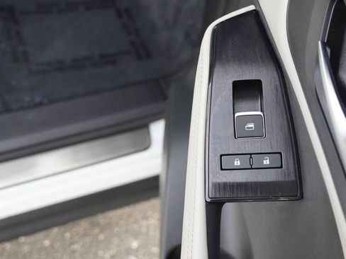 Used 2024 Nissan Rogue SL w/ SL Premium Package image 25