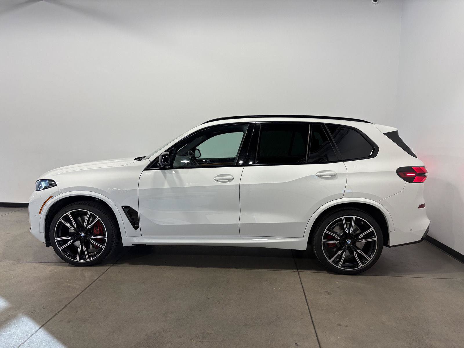Used 2024 BMW X5 M60i AWD/4WD image 9