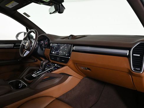 Certified 2022 Porsche Cayenne S Platinum image 17