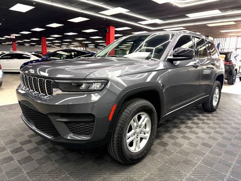 Used 2022 Jeep Grand Cherokee Laredo w/ Luxury Tech Group I RWD image 7