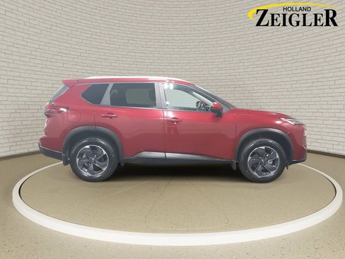 Certified 2025 Nissan Rogue SV w/ SV Premium Package image 4
