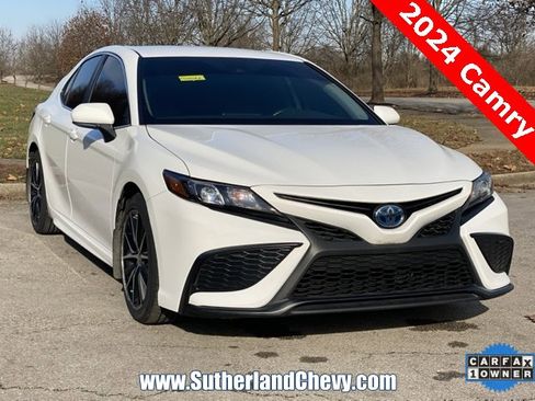Used 2024 Toyota Camry SE image 1