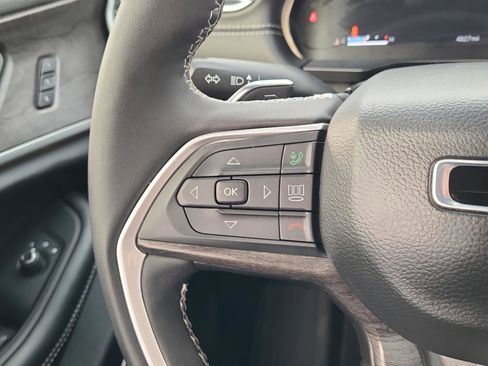 Used 2025 Jeep Grand Cherokee L Limited w/ Luxury Tech Group II image 14