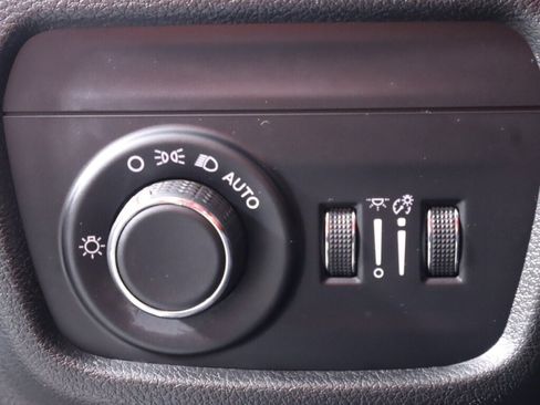 Used 2021 Jeep Grand Cherokee L Laredo w/ Luxury Tech Group I AWD/4WD image 10