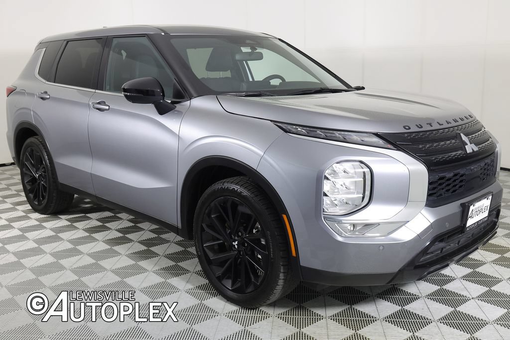 Used 2024 Mitsubishi Outlander SE Black Edition FWD image 3