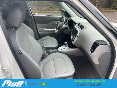 Used 2017 Kia Soul EV + w/ Sun & Fun Package image 52