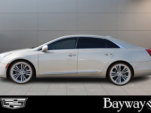 Used 2015 Cadillac XTS Luxury w/ Driver Awareness Package image 4