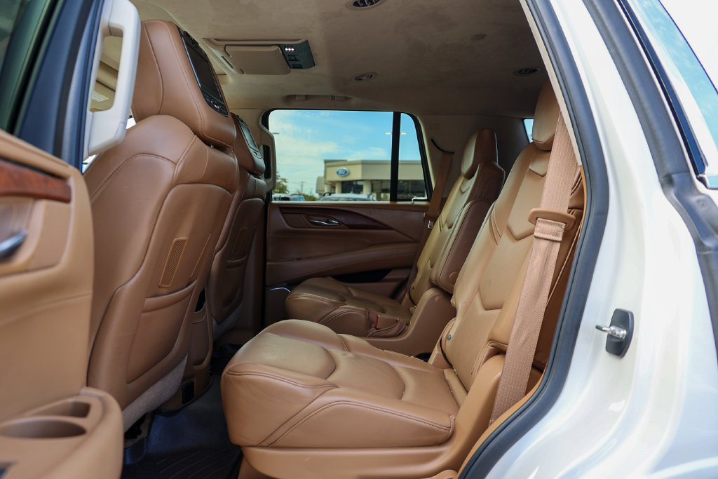 Used 2015 Cadillac Escalade Platinum AWD/4WD image 34