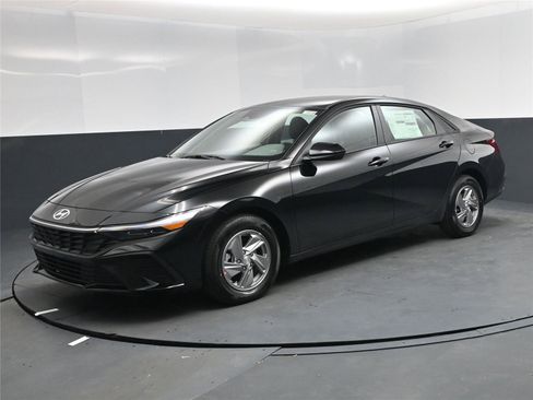 New 2026 Hyundai Elantra SE image 1