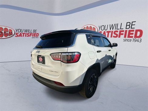 Used 2022 Jeep Compass Limited image 2