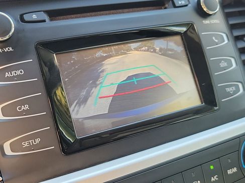 Used 2019 Toyota Highlander LE FWD image 24