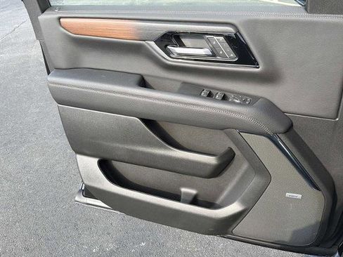 New 2026 GMC Yukon Denali image 17